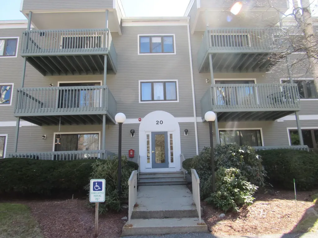 20 Ledgewood Hills Drive Nashua NH 03062