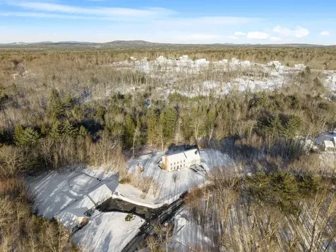 9 Spruce Court Hooksett NH 03106