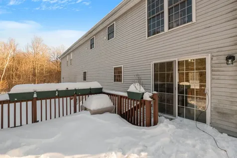 9 Spruce Court Hooksett NH 03106