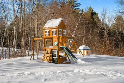 9 Spruce Court Hooksett NH 03106