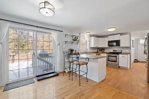 9 Spruce Court Hooksett NH 03106