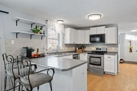 9 Spruce Court Hooksett NH 03106