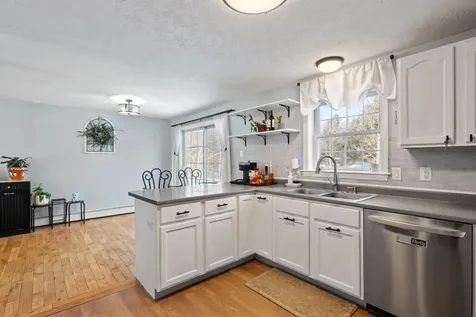 9 Spruce Court Hooksett NH 03106