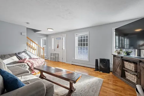 9 Spruce Court Hooksett NH 03106