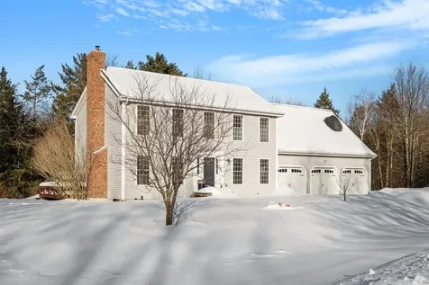 9 Spruce Court Hooksett NH 03106