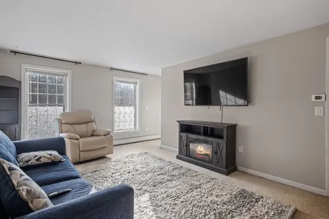 9 Spruce Court Hooksett NH 03106