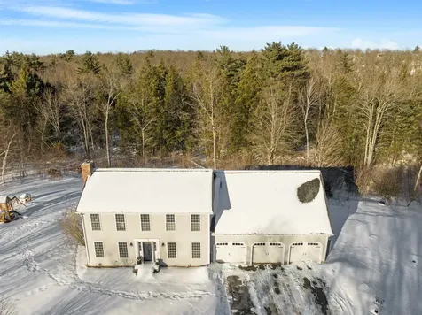 9 Spruce Court Hooksett NH 03106