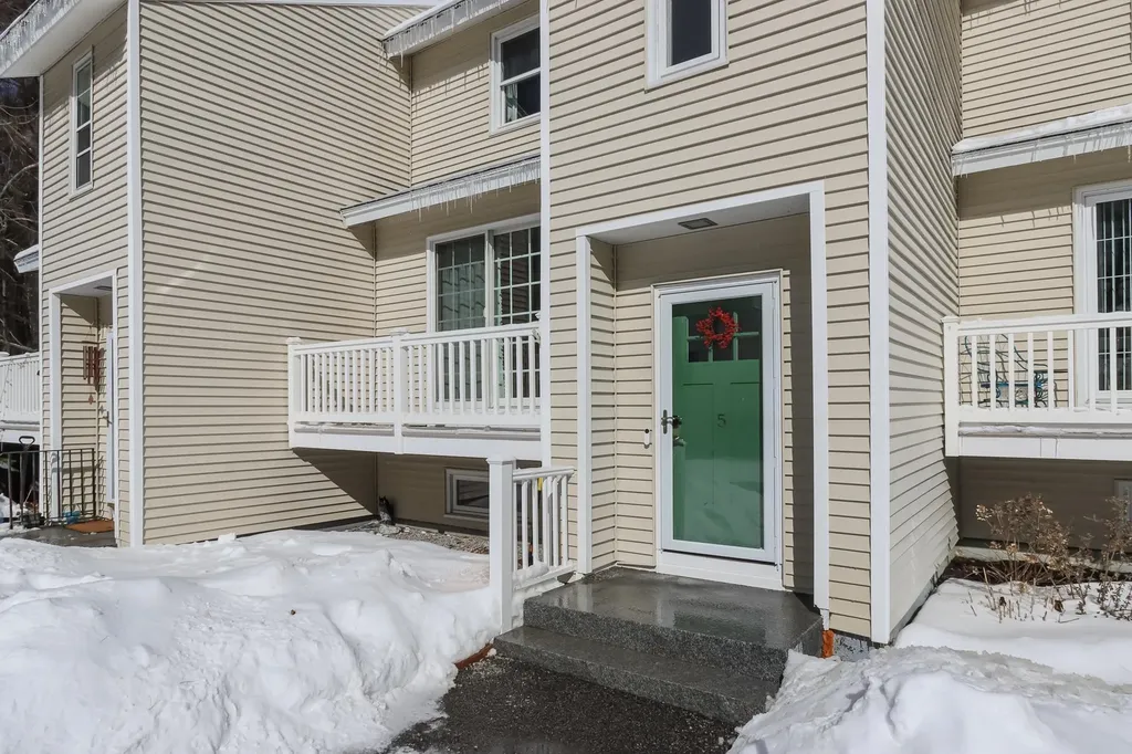 5 Pine Meadows Drive Exeter NH 03833