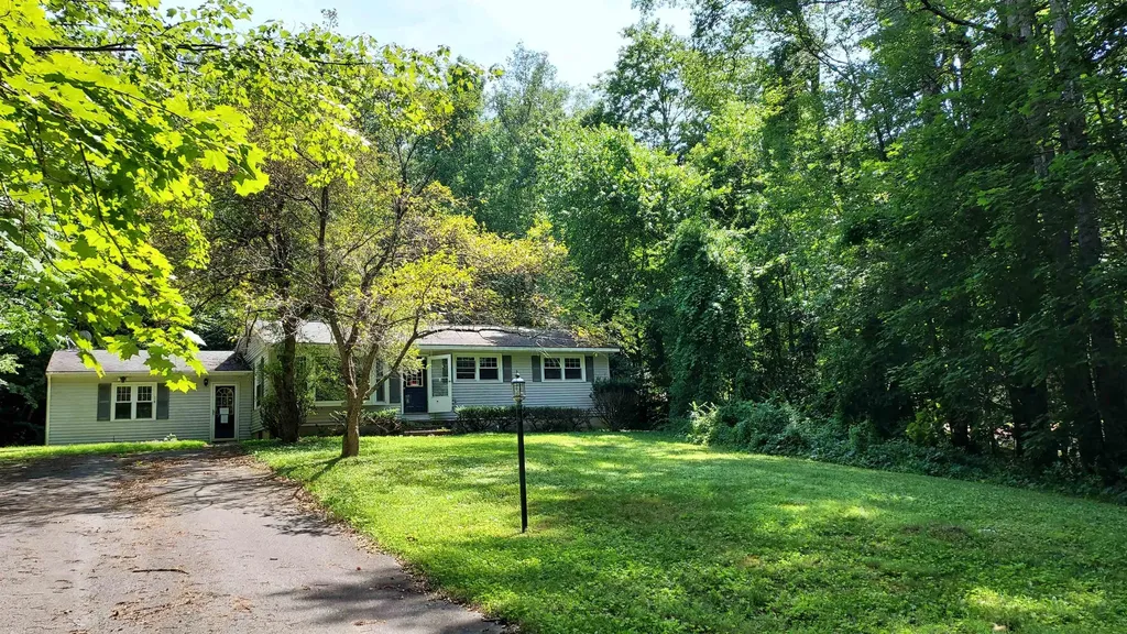 14 Pace Road Pownal VT 05201