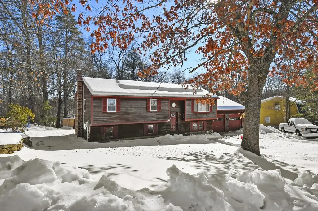 19 Spinnaker Drive Derry NH 03038