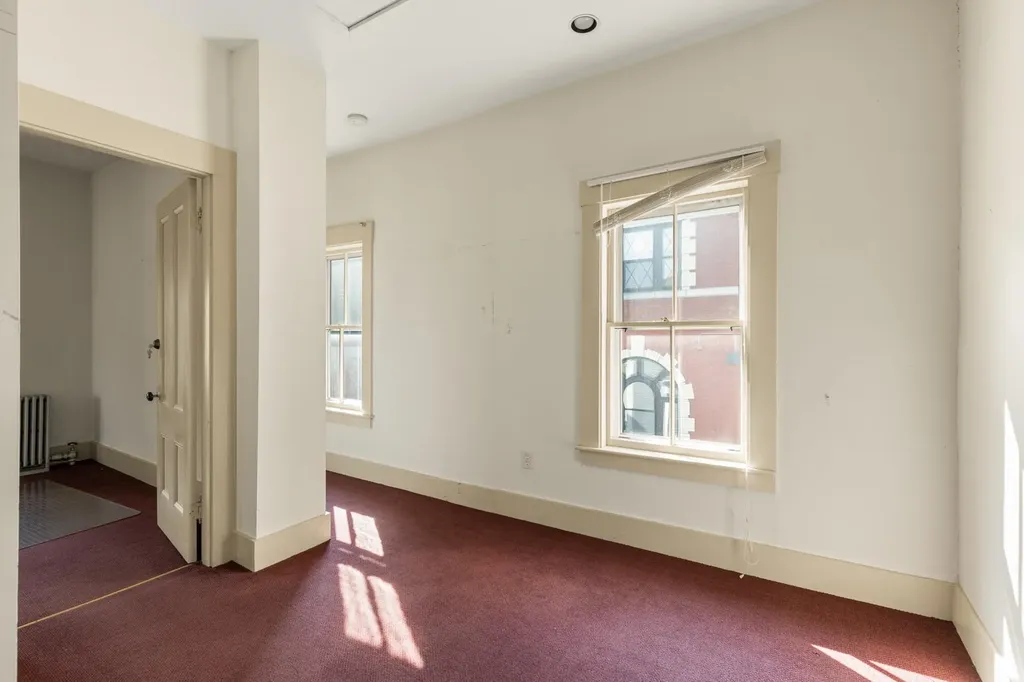 69 South Main Street Rochester NH 03867