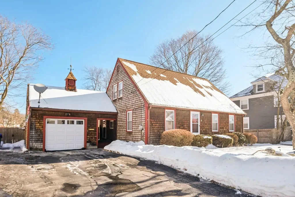 11 Chase Street Hudson NH 03051