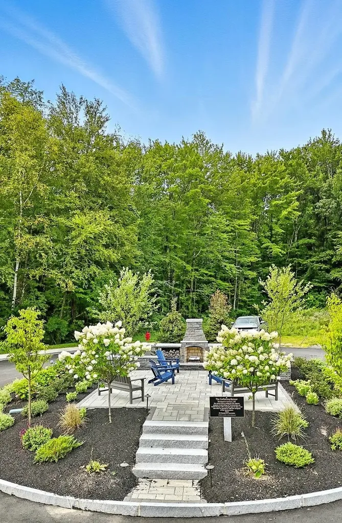 17 Grand Avenue Bedford NH 03110