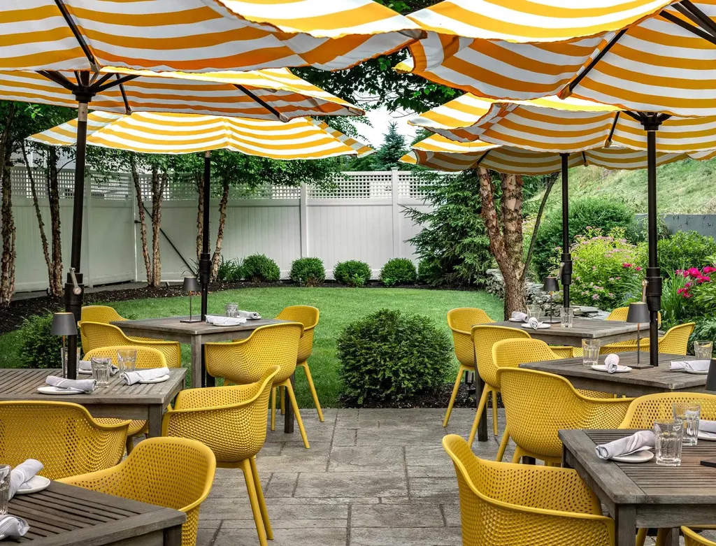 17 Grand Avenue Bedford NH 03110