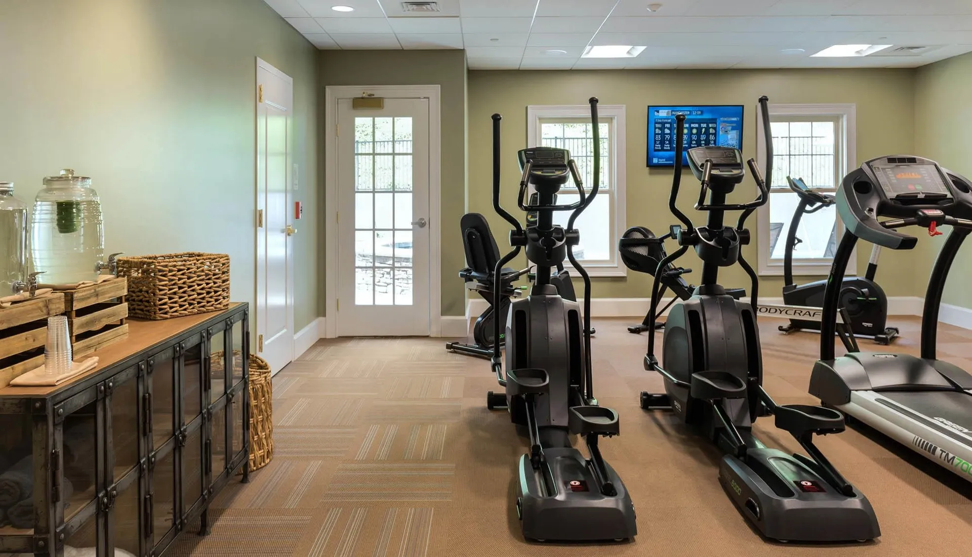 17 Grand Avenue Bedford NH 03110