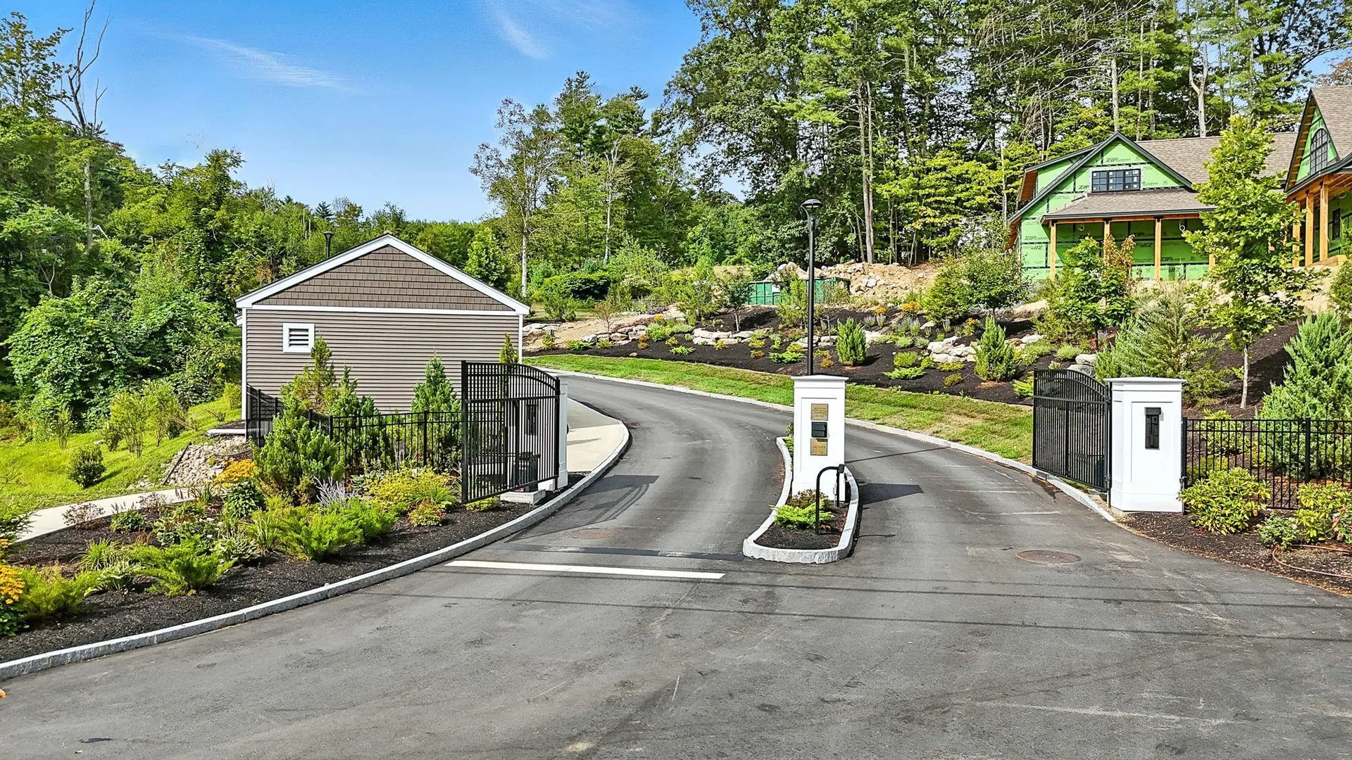 17 Grand Avenue Bedford NH 03110