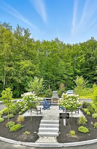 17 Grand Avenue Bedford NH 03110