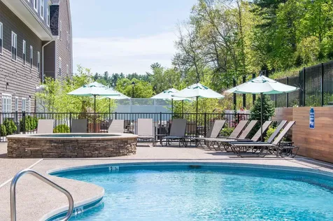 17 Grand Avenue Bedford NH 03110