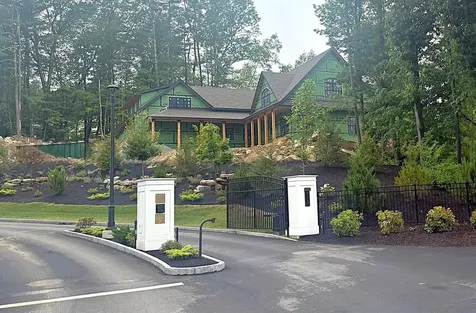 17 Grand Avenue Bedford NH 03110