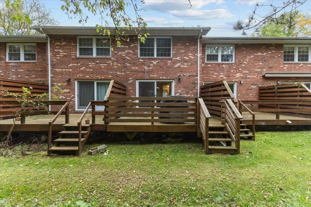 8 Sugartree Lane Essex Junction VT 05452