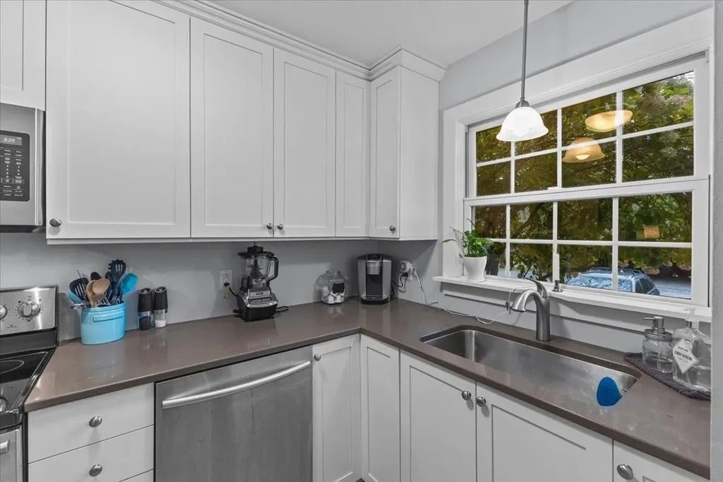 8 Sugartree Lane Essex Junction VT 05452