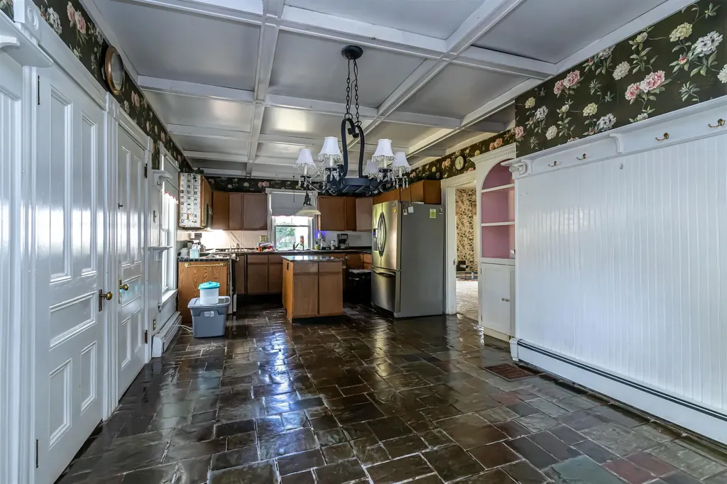 2 N Main Street Mont Vernon NH 03057