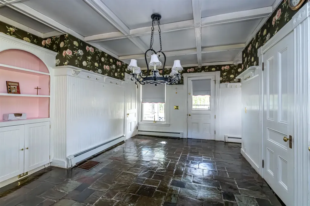 2 N Main Street Mont Vernon NH 03057