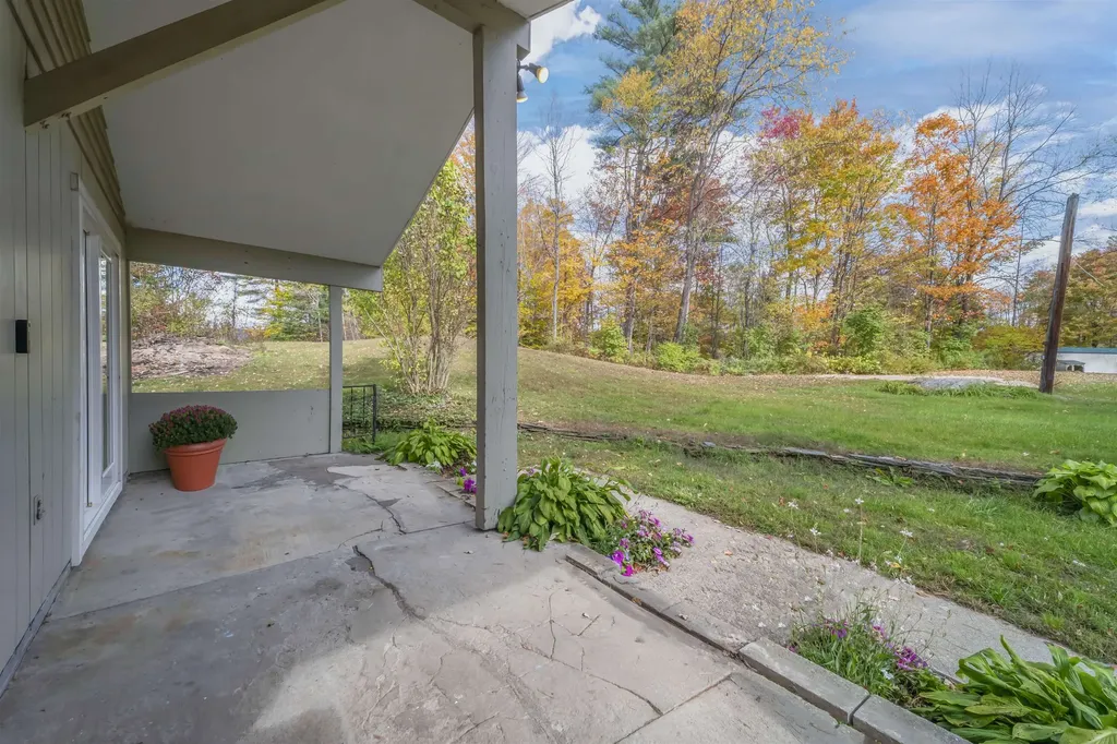 38 Pine Tree Hill Londonderry VT 05148