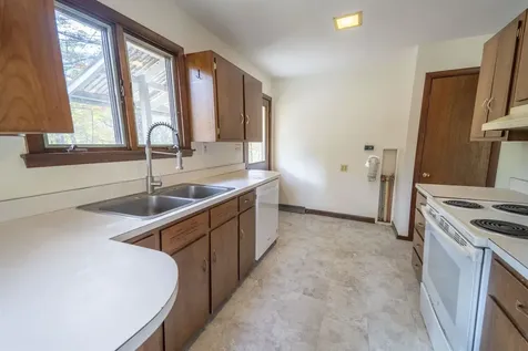 38 Pine Tree Hill Londonderry VT 05148