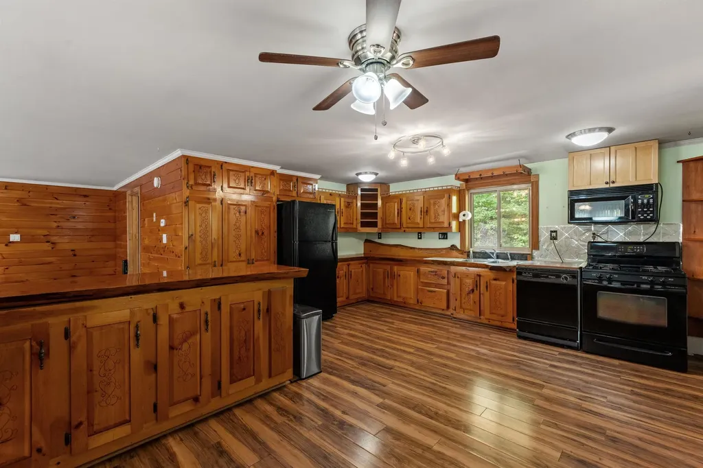 190 Murray Hill Road Hill NH 03243