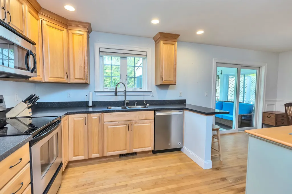 305 River Grant Drive Hopkinton NH 03229