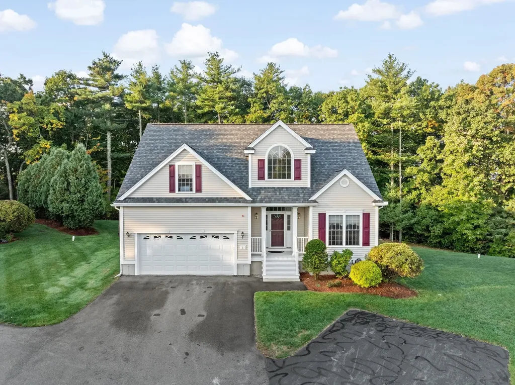 6 Saint Andrews Way Londonderry NH 03053