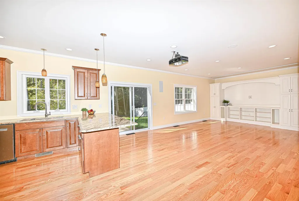 4 Juniper Court Litchfield NH 03052