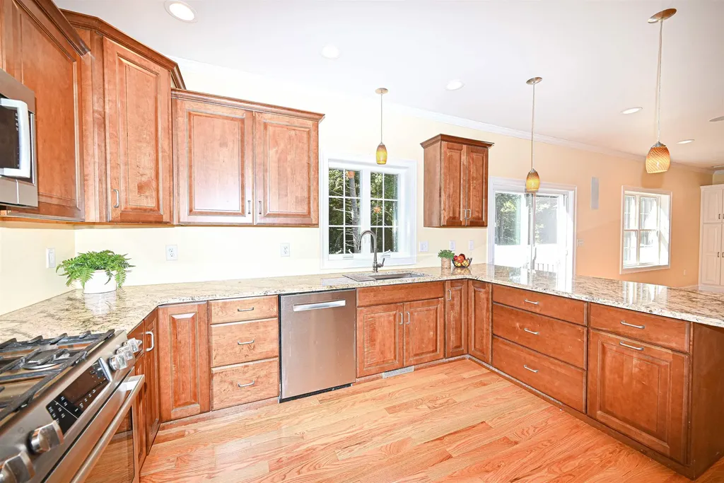 4 Juniper Court Litchfield NH 03052