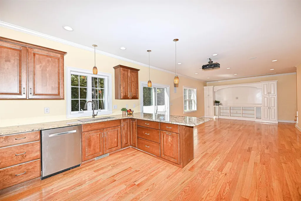 4 Juniper Court Litchfield NH 03052