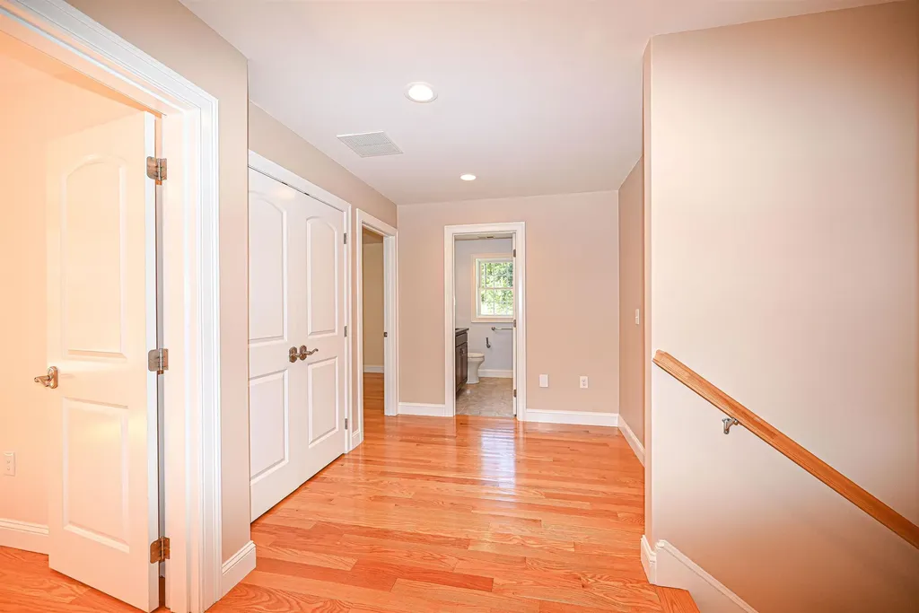 4 Juniper Court Litchfield NH 03052