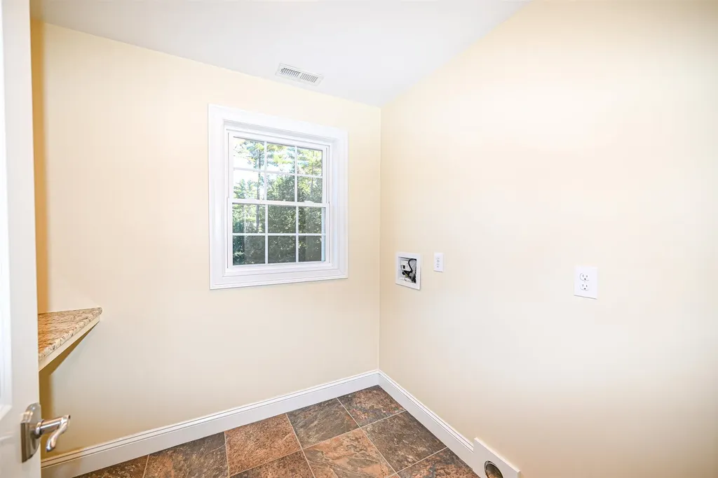 4 Juniper Court Litchfield NH 03052