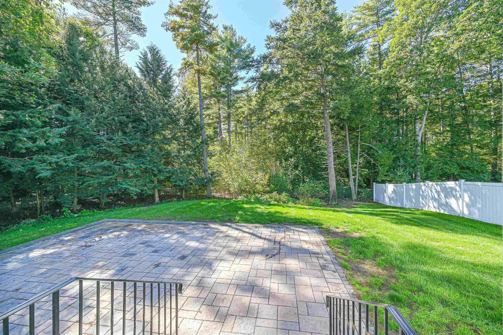 4 Juniper Court Litchfield NH 03052