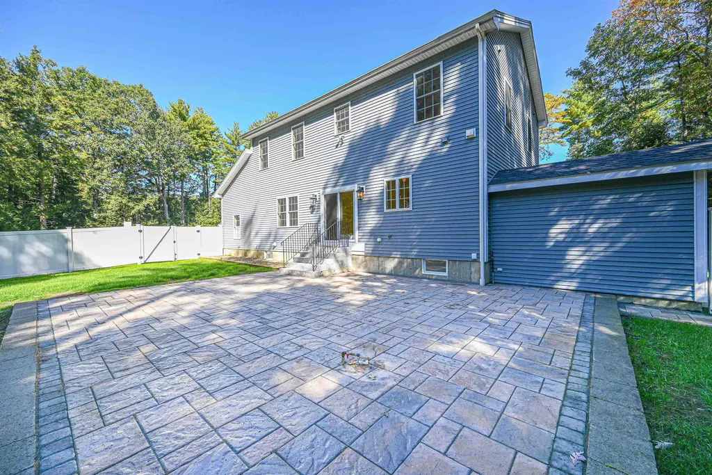 4 Juniper Court Litchfield NH 03052
