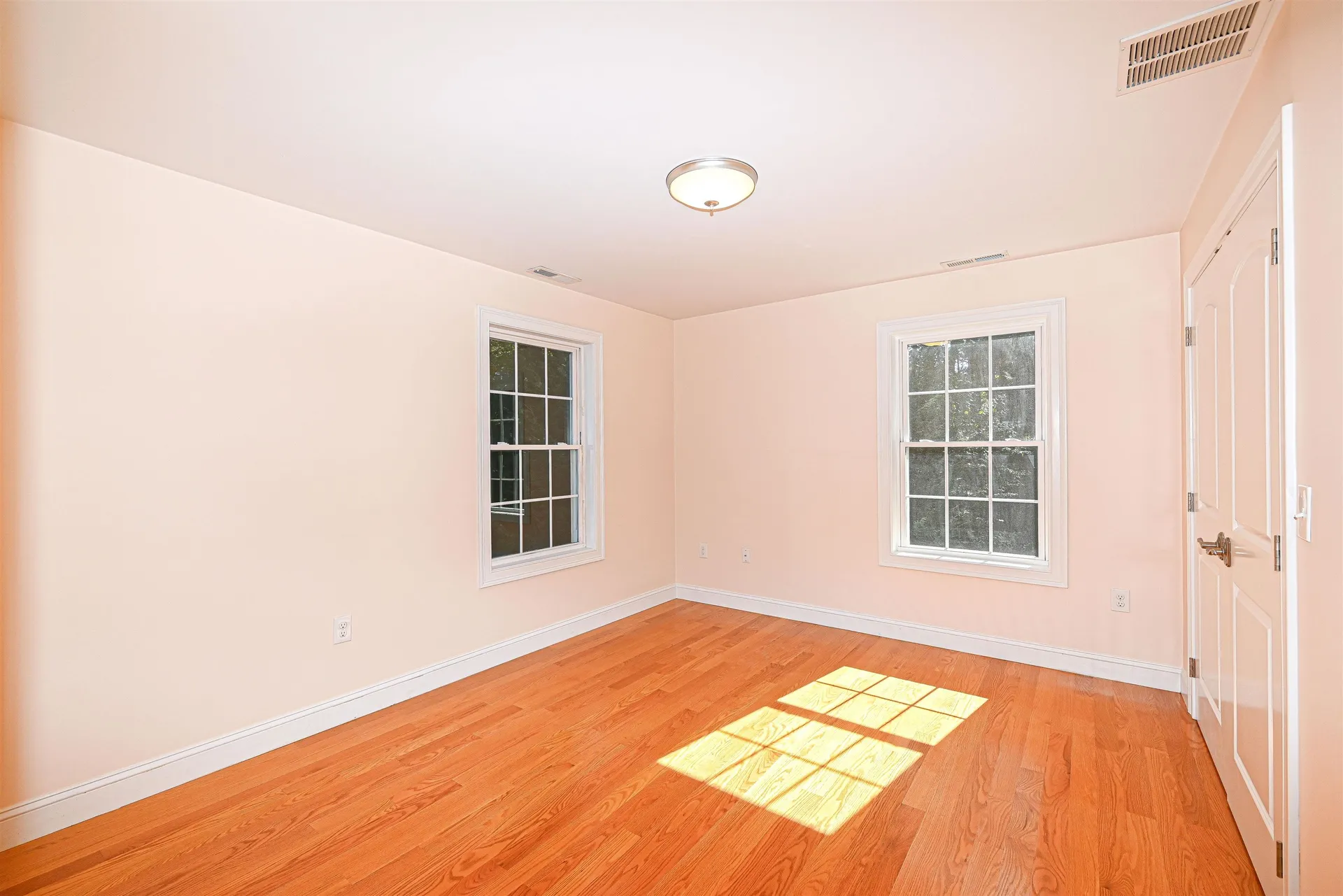4 Juniper Court Litchfield NH 03052