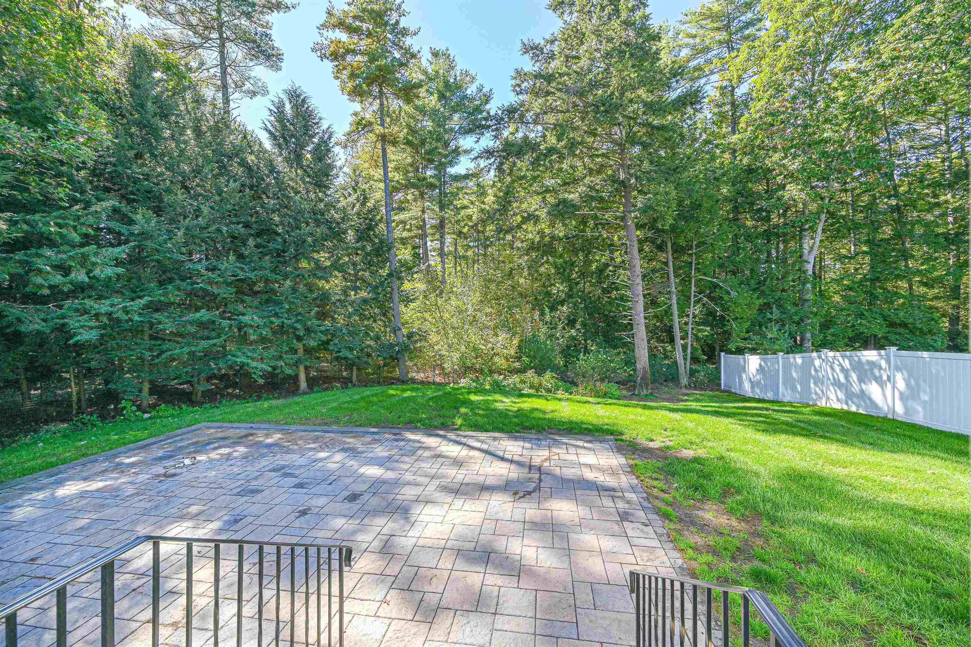 4 Juniper Court Litchfield NH 03052