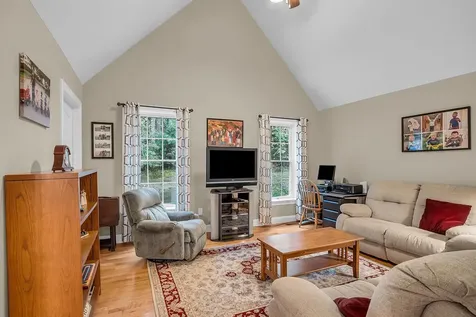 28 Town Village Drive Salem NH 03079