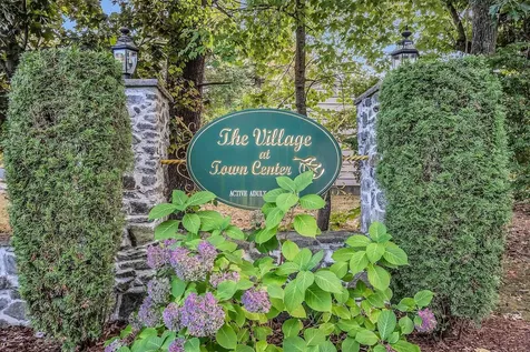 28 Town Village Drive Salem NH 03079
