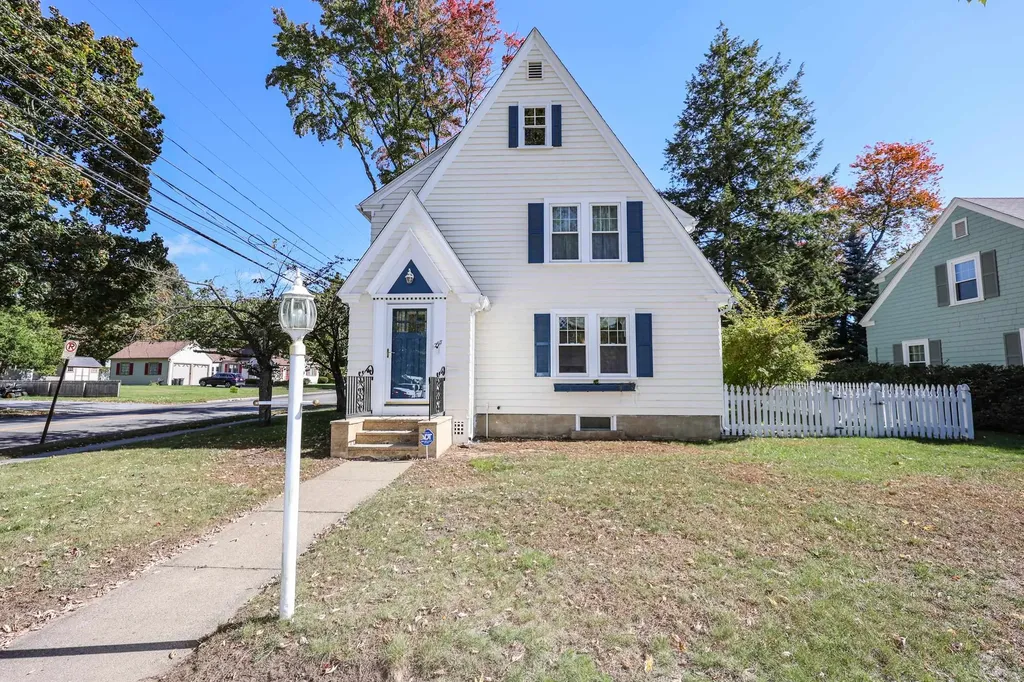 297 Oak Street Manchester NH 03104