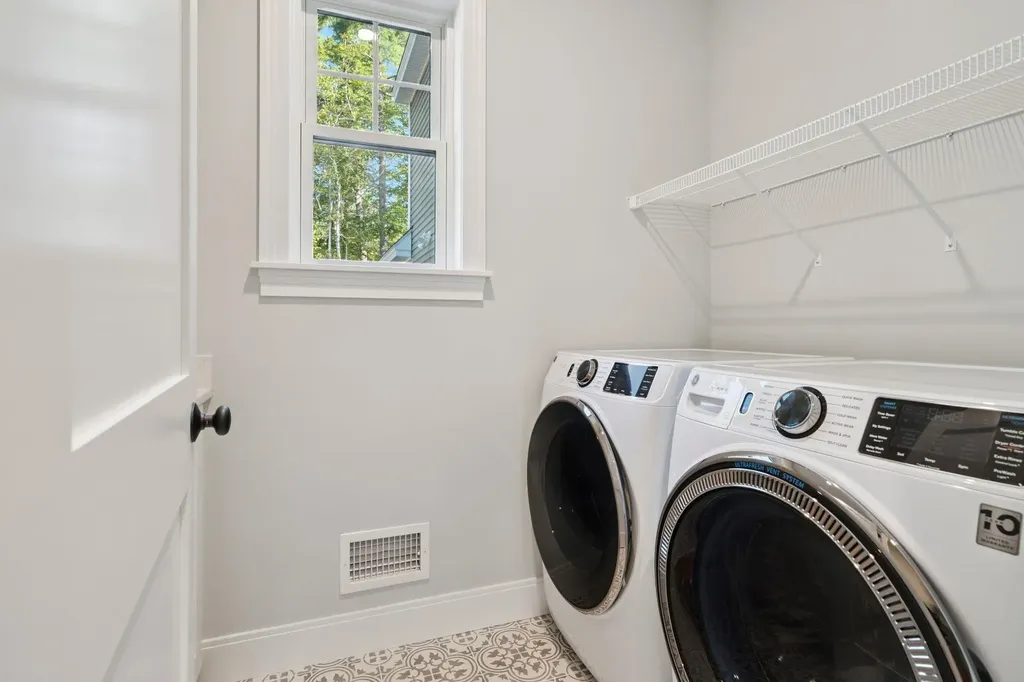 2 Bayside Road Greenland NH 03840