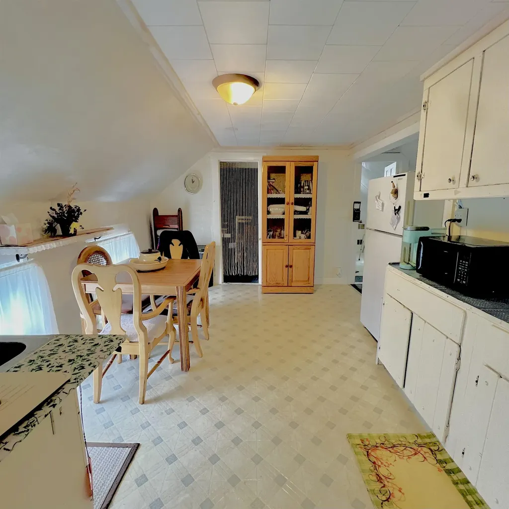 4 Berry Avenue Pittsfield NH 03263