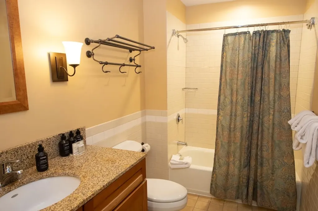 820/822 Qtr. I I Adams House Ludlow VT 05149