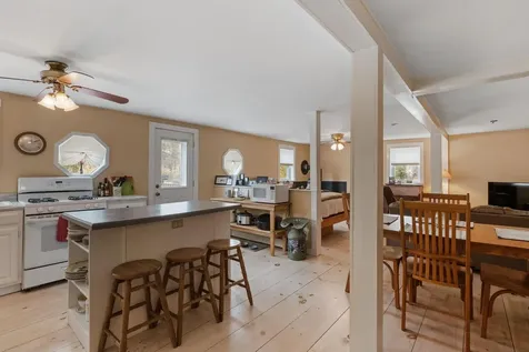 5 Greenhouse Lane Bradford NH 03221