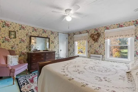 5 Greenhouse Lane Bradford NH 03221