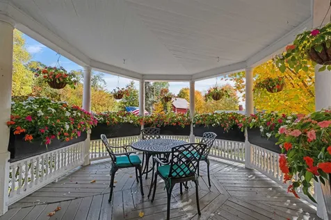 5 Greenhouse Lane Bradford NH 03221